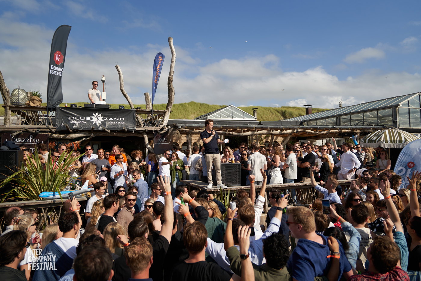 1200 young professionals at the Intercompany Festival on the beach